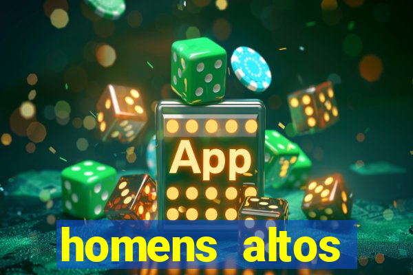 homens altos sarados pelados