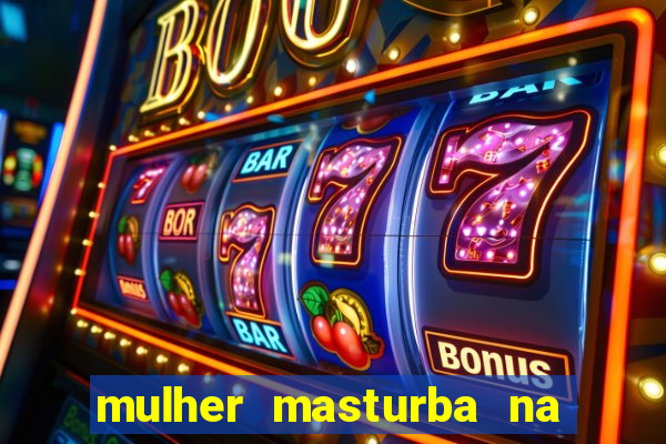 mulher masturba na quina da cama